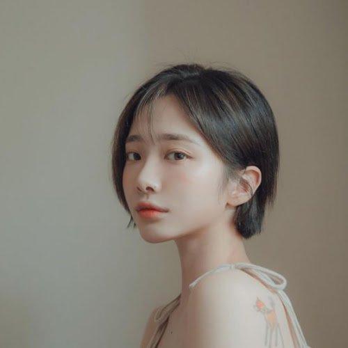 Ngược lại, kiểu tóc này khiến khuôn mặt nhỏ thêm phần cá tính (ảnh: internet) Ngược lại, kiểu tóc này khiến khuôn mặt nhỏ thêm phần cá tính (ảnh: internet)