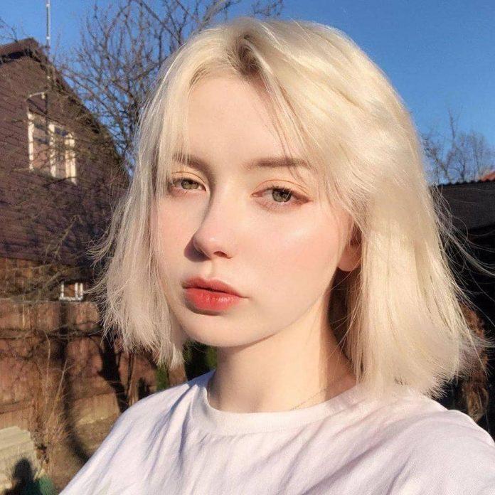 Kiểu tóc này cũng vô cùng cá tính, phù hợp với nhiều loại trang phục (ảnh: internet) Tóc layer ngang vai nhuộm màu sáng càng thêm cá tính (ảnh: internet)