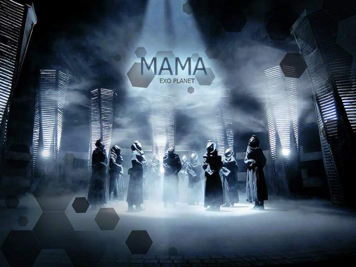 Concept người ngoài hành tinh của "MAMA" đã giúp EXO nhanh chóng tiến lên top 3 nhóm nhạc nam hàng đầu KPOP (Nguồn: Internet).