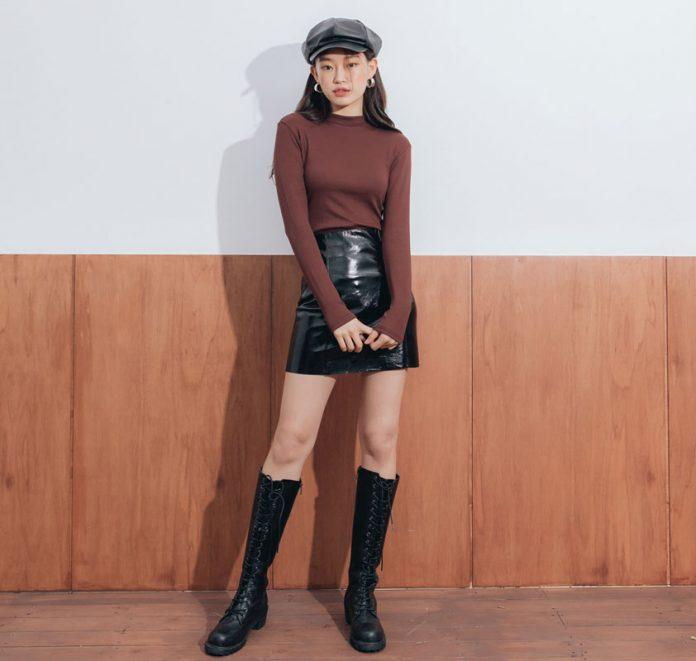 Chân váy da cá tính mix cùng áo ôm body (Nguồn: Internet)