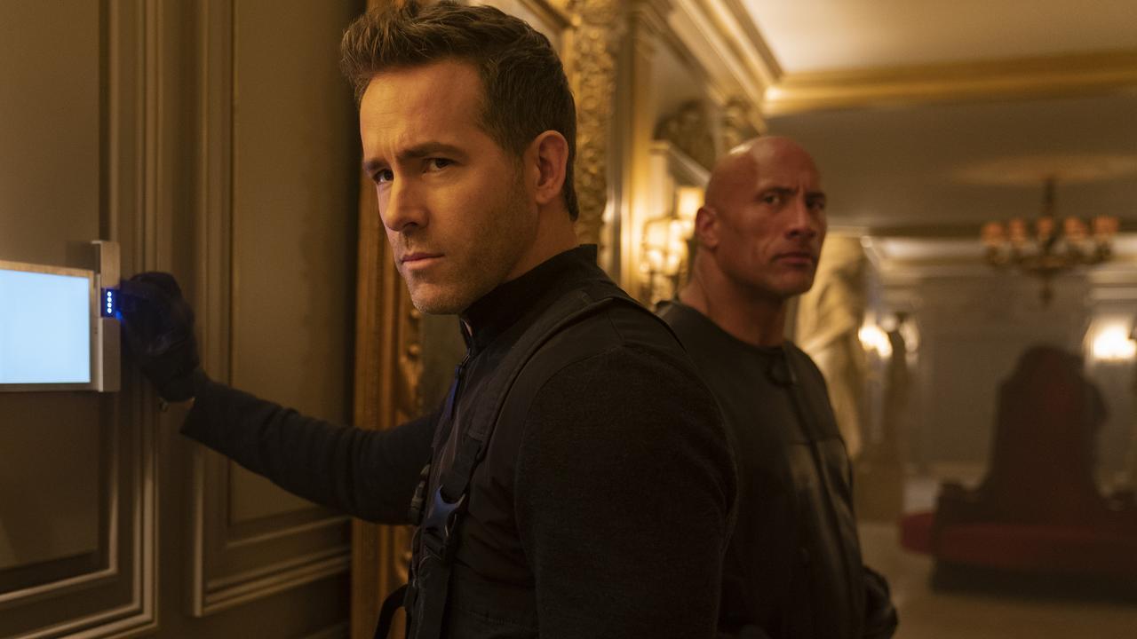 Review Red Notice Phim hài nhảm nhưng mãn nhãn, xem vui là được