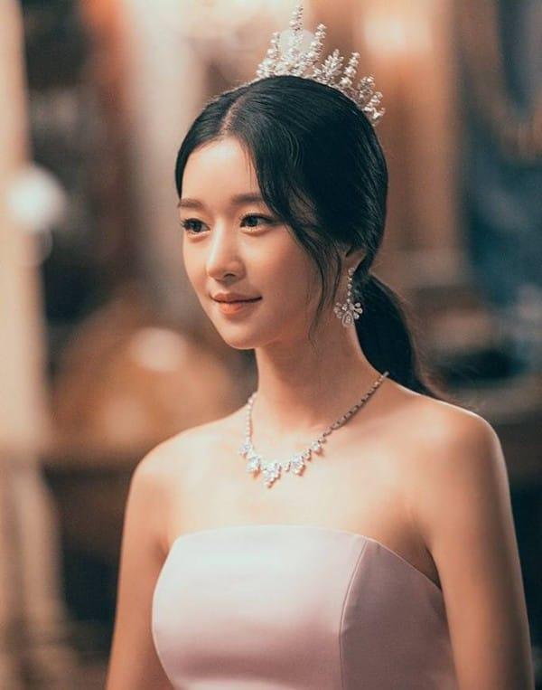 Seo Ye-ji đảm nhận vai nữ chính của cuộc ly hôn bạc tỷ trong Eve's Scandal. (Ảnh: Internet)