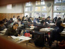 Kì thi đại học tại Hàn Quốc: Áp lực khủng khiếp đè nặng lên đôi vai học sinh!