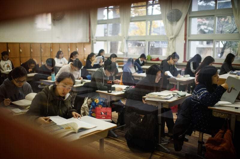 Học sinh Hàn Quốc đang ôn luyện gắt gao để chuẩn bị cho bài thi CSAT (Ảnh: Internet)
