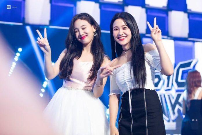 Yeri (Red Velvet) và Nayeon (TWICE) là những người bạn bè thân thiết của nhau. (Nguồn: Internet)