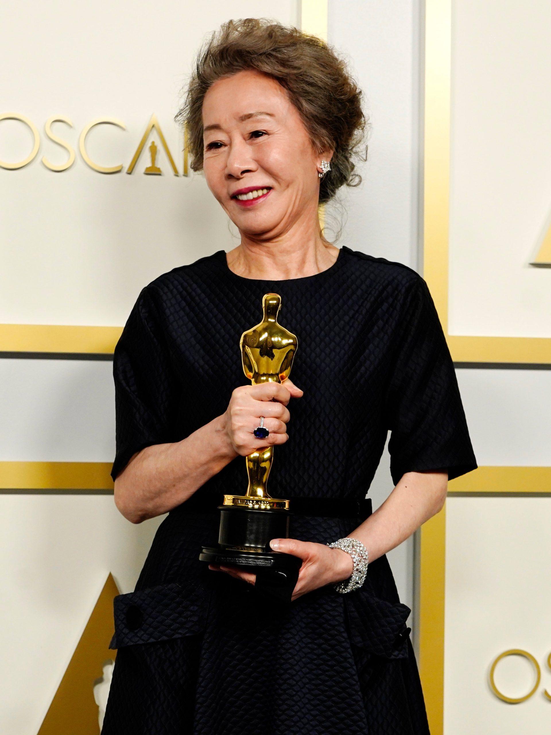 Nữ diễn viên gạo cội Yuh Jung Youn trở thành diễn viên Hàn Quốc đầu tiên nhận tượng vàng Oscar danh giá (Ảnh: Internet)