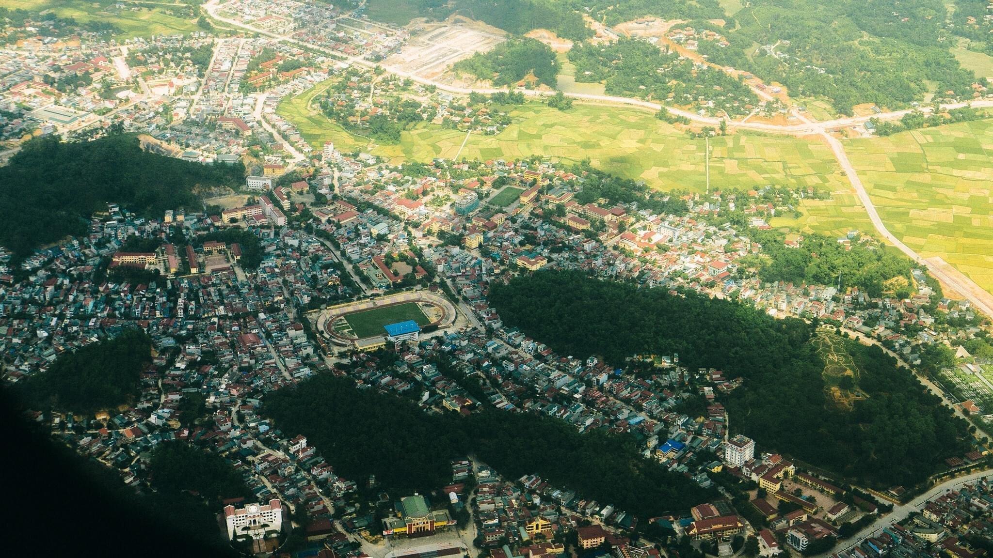 Toàn cảnh TP Điện Biên Phủ nhìn từ trên cao (Nguồn: Internet).