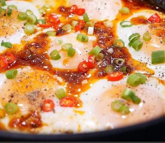 Cách làm trứng lòng đào sốt tương ớt siêu ngon và cực kỳ đơn giản