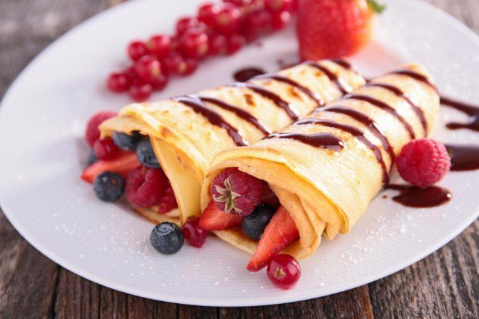 Bánh kếp thơm lừng với vị chua từ trái cây chắc chắn sẽ tạo nên một sự hòa quyện tuyệt vời (Nguồn: Internet).