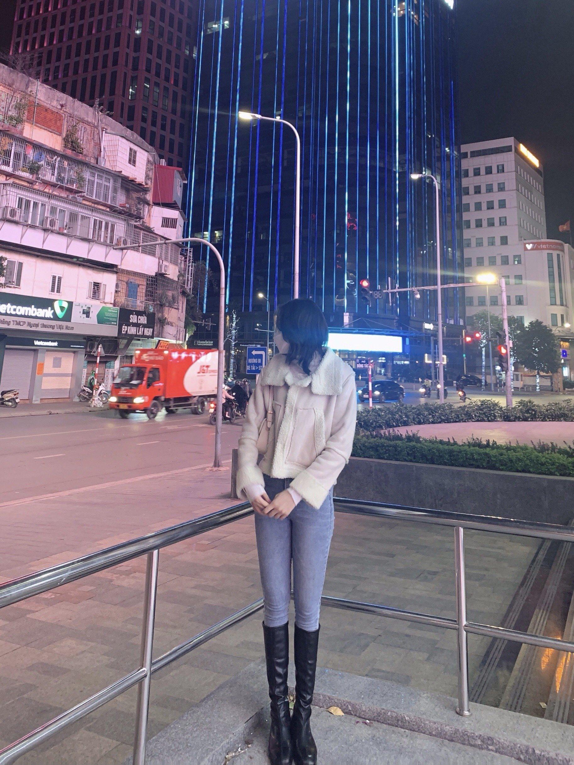 Boot đùi dưới gối kết hợp với quần jeans cực sành điệu (Ảnh: Pinterest0