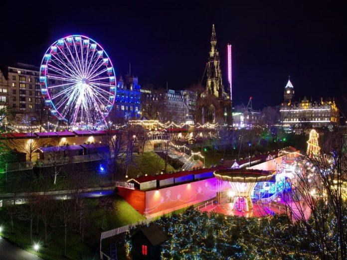Toàn cảnh chợ Giáng Sinh Edinburgh (Scotland) (Ảnh: Internet).