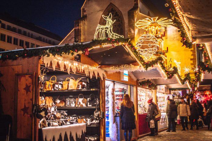 Một gian hàng tại chợ Giáng Sinh Basel (Thụy Sĩ) (Ảnh: Internet).