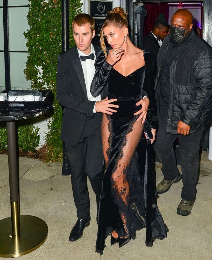 Hailey Bieber diện chiếc váy đen Alessandra Rich (Ảnh: Internet)