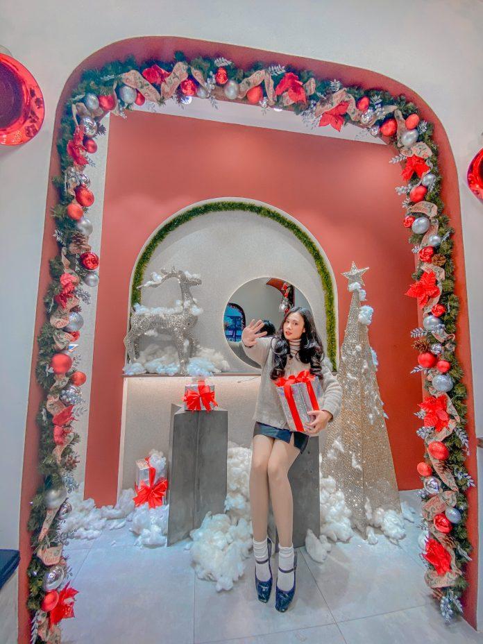 Hasu Cafe rất đầu tư vào việc trang trí Noel - Ảnh: Vân Hồng Phạm