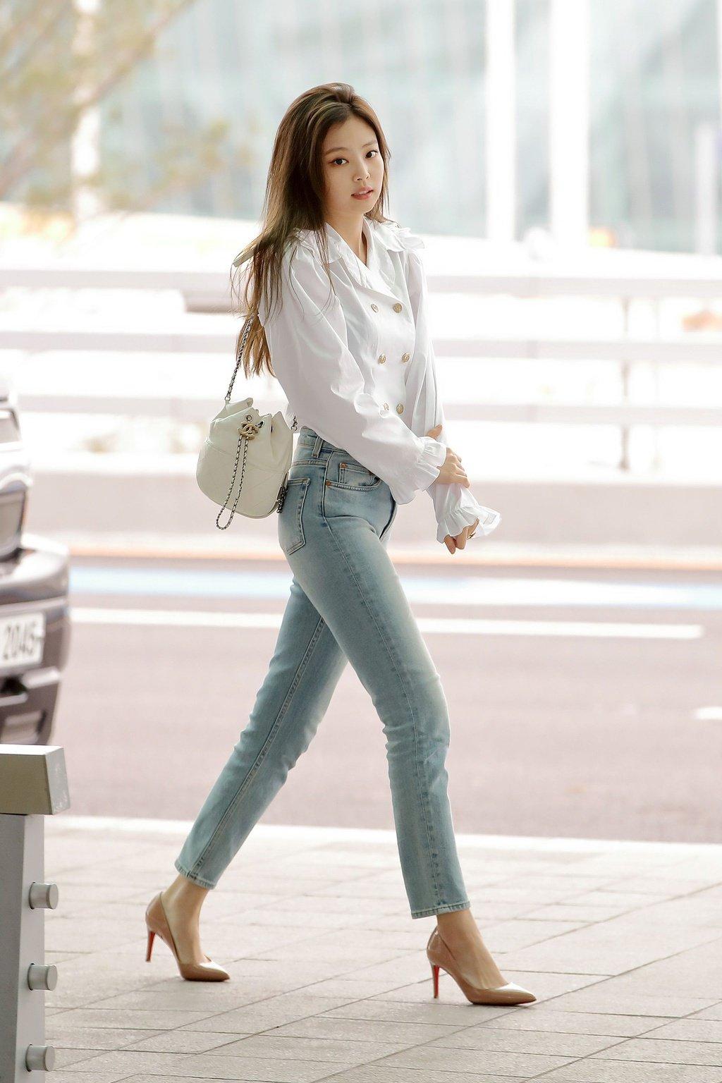 JENNIE BLACKPINK- cô gái dẫn đầu phong cách thời trang mặc đẹp tại sân bay  - BlogAnChoi