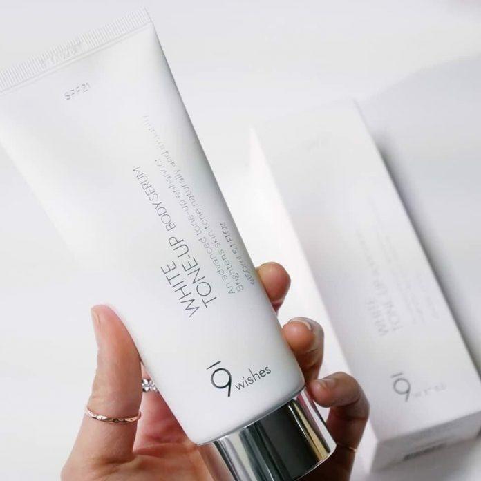 9 Wishes White Tone Up Body Serum có thiết kế bằng nhựa nhưng cầm vẫn nặng tay. (nguồn: Internet)