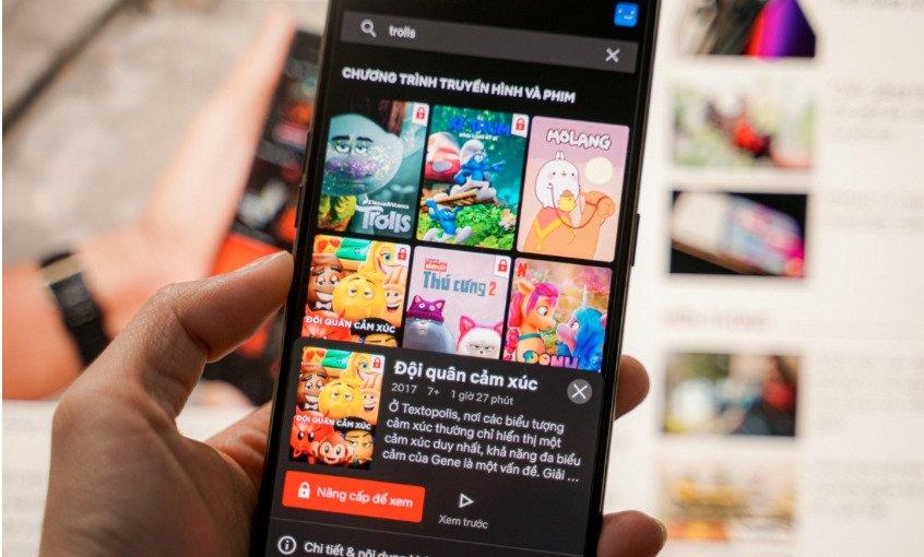 Những chương trình không phải do Netflix sản xuất sẽ có biểu tượng ổ khoá và yêu cầu người dùng nâng cấp để xem (Ảnh: Internet)