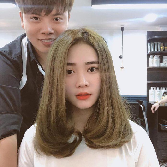 Chuyên gia tạo mẫu tóc Sinh Anh và khách hàng (Nguồn: Sinh Anh Hair Salon Group)