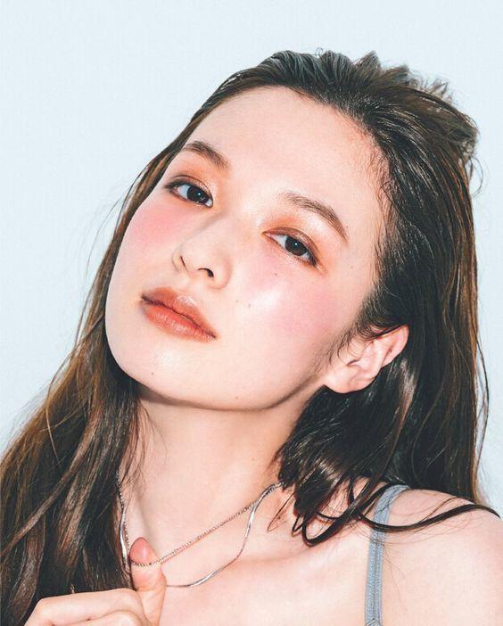 Kiểu má hồng này tập trung nhiều vào vùng dưới mi mắt (Nguồn: Internet) Kiểu má hồng này tập trung nhiều vào vùng dưới mi mắt (Nguồn: Internet)