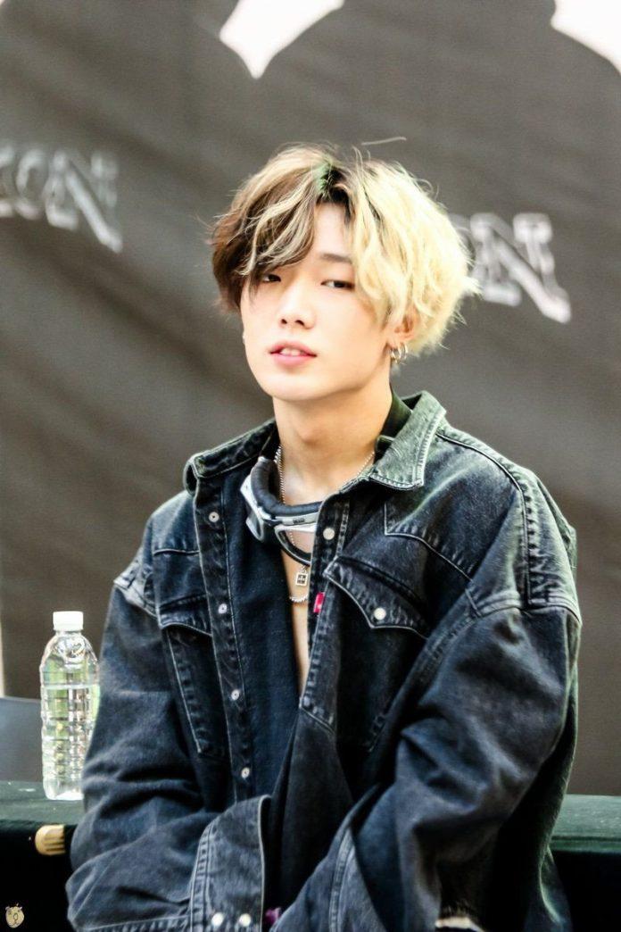 Bobby (iKon) thần tượng K-Pop sở hữu màu tóc highlight cực chất. (Nguồn: Internet)