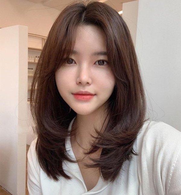 Kiểu mái dài màu nâu lạnh chuẩn thần tượng K-Pop (ảnh: internet)