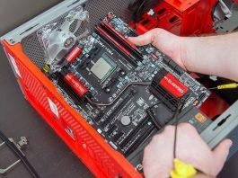 Phải hết sức cẩn thận khi tháo lắp mainboard (Ảnh: Internet).