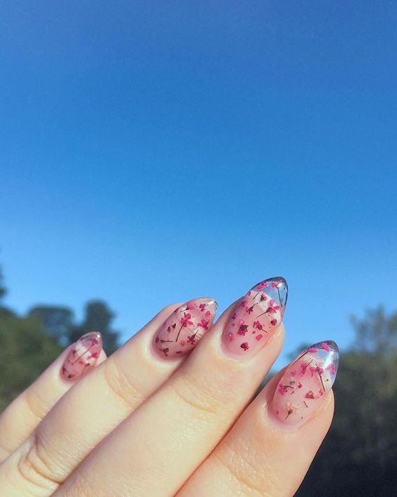 Mẫu nail hoa đẹp nhẹ nhàng cho Tết (ảnh: internet)