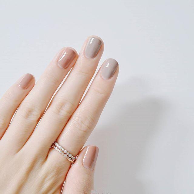 Mẫu nail màu xám làm sáng da (ảnh: internet)