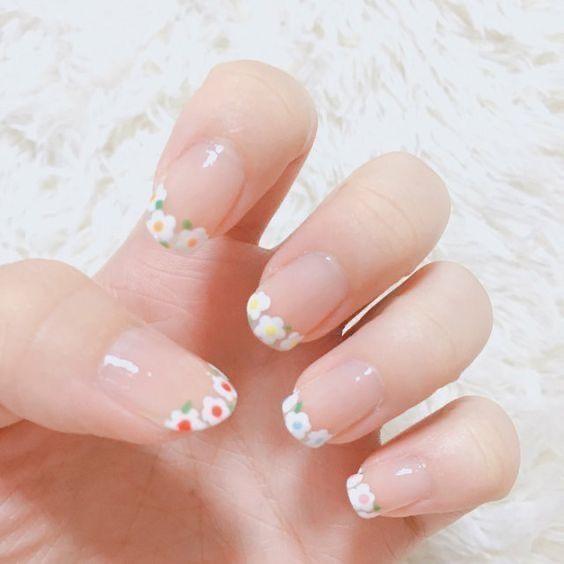 Mẫu nail họa tiết hoa đẹp nhẹ nhàng, dễ thương (ảnh: internet)