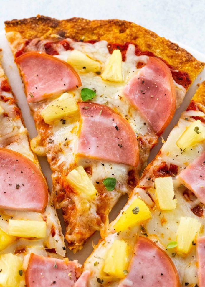 Pizza Hawaiian nhưng xuất xứ từ Canada. (Nguồn: Internet)