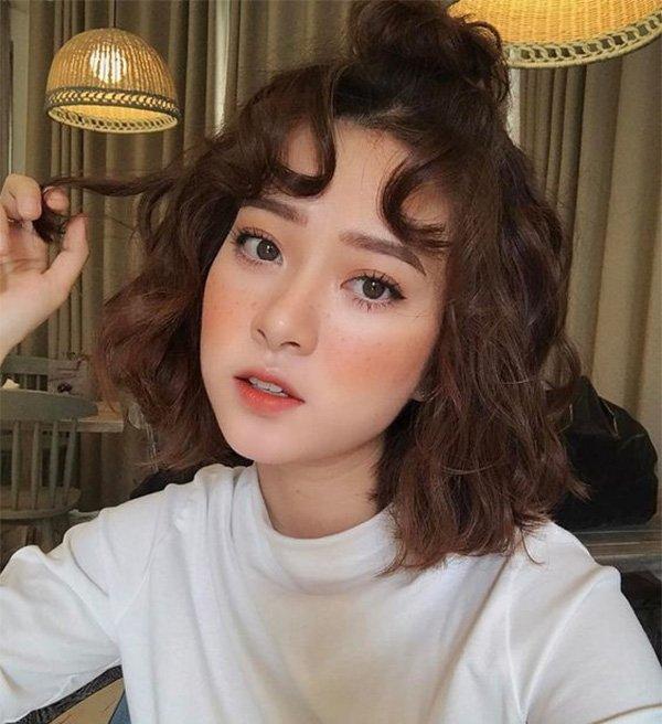 Tóc ngắn uốn xoăn (Nguồn: Internet).