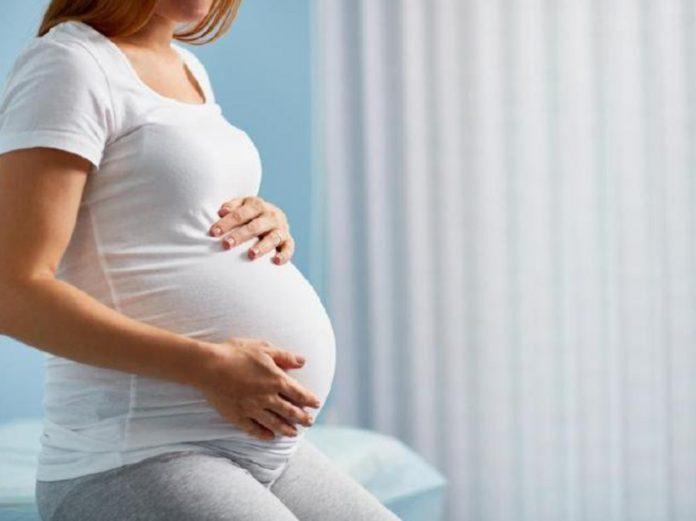 Phụ nữ mang thai ăn nhiều dưa muối tiềm ẩn nhiều nguy cơ rủi ro tới sức khỏe. (Ảnh: Internet)