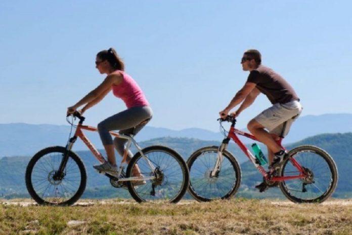 Đạp xe quá nhiều gây tác động tiêu cực đến bộ phận sinh dục của cả nam và nữ. (Ảnh: Internet)