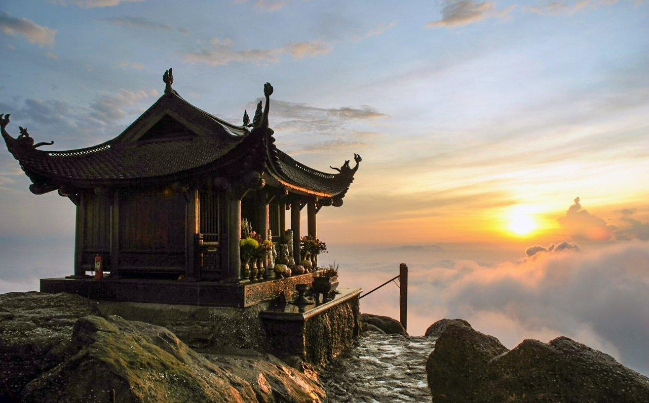 Phong cảnh nên thơ tại đỉnh chùa Đồng (Nguồn: Internet)