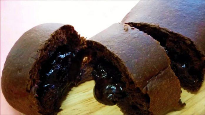 Bánh nhân socola, đậu đỏ... làm tăng lượng đường trong máu khi nạp vào cơ thể. (Ảnh: Internet)