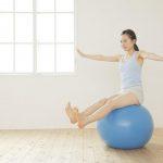 Tác dụng của bóng yoga – 3 bài tập đơn giản cho người mới bắt đầu