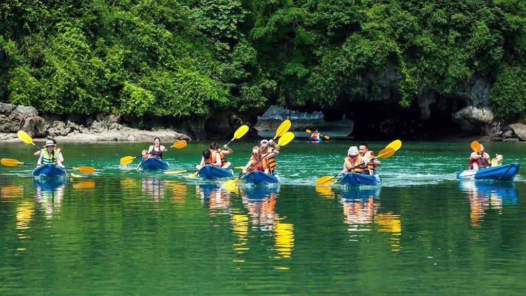 Chèo thuyền kayak ở Hồ Tuyền Lâm (Nguồn: Internet)