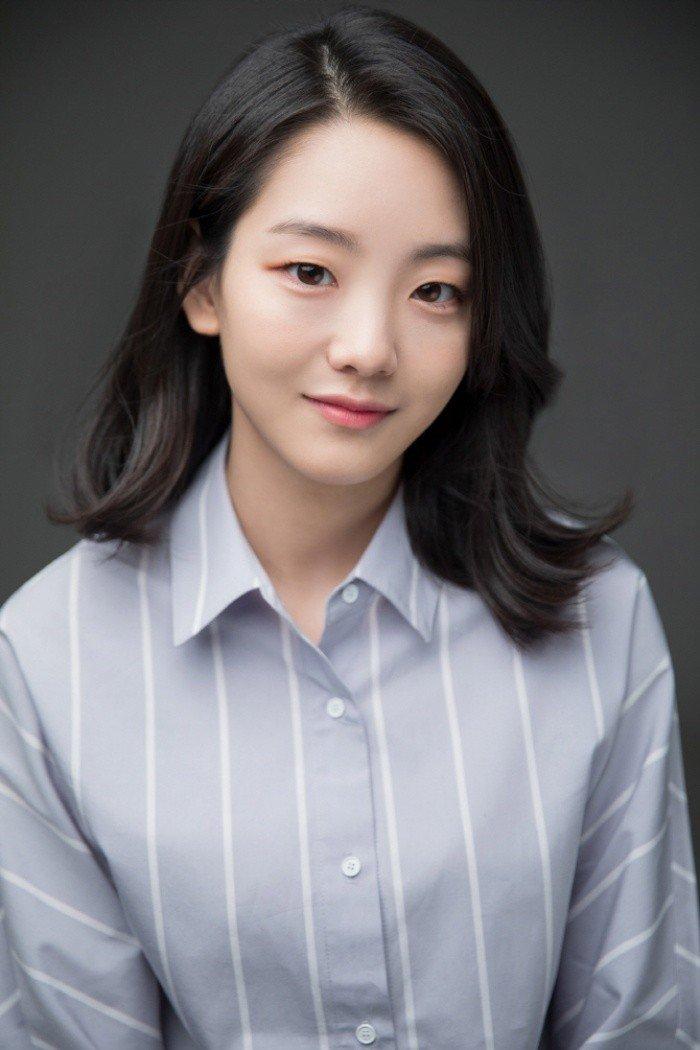 Cô nàng từng xếp hạng bét lớp trong kỳ thi định kỳ, nhưng Yi Hyun nỗ lực hết mình để vươn lên hạng 2 (Nguồn: Internet)