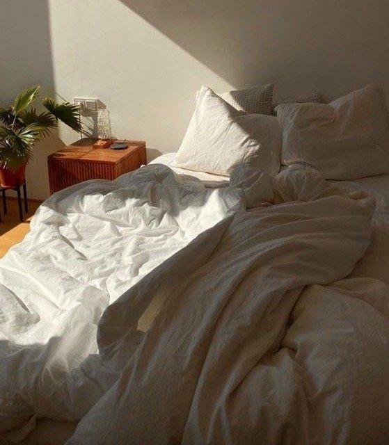 một giấc ngủ tốt gắn liền với chiếc giường chất lượng (Ảnh: Pinterest)