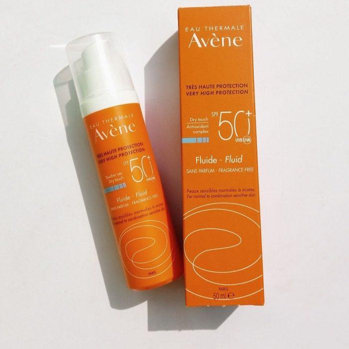 AVÈNE VERY HIGH PROTECTION FLUID SPF 50+ - Hoạt động tốt ngay cả dưới ánh nắng gay gắt (Nguồn: Internet).