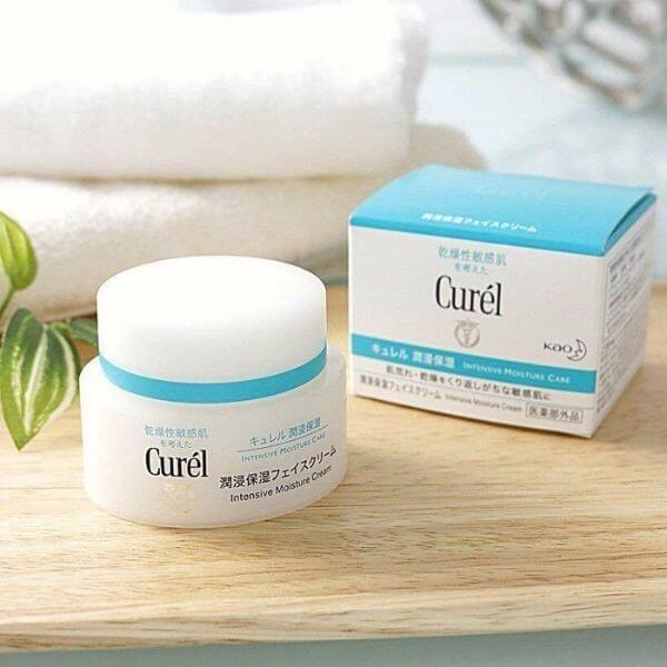 Kem dưỡng ẩm Curel sẽ phù hợp sử dụng cho những làn da khô, da nhạy cảm (Nguồn: Internet)