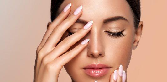 Người Nga luôn nói không với hoá chất nên móng tay của họ luôn đơn giản