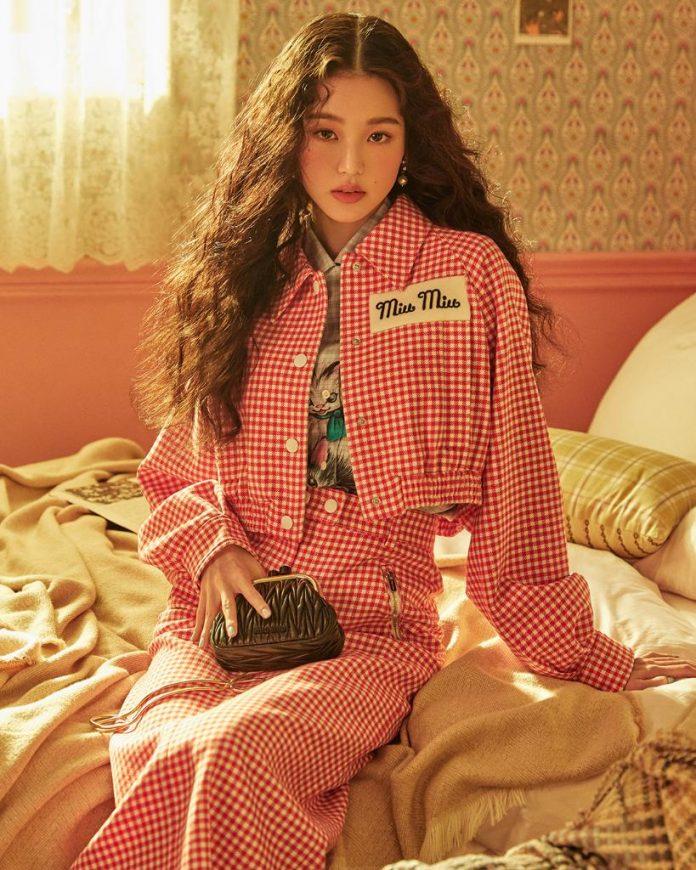 Wonyoung thể hiện đúng tinh thần trẻ trung, tươi sáng của Miu Miu (Nguồn: Internet) Wonyoung thể hiện đúng tinh thần trẻ trung, tươi sáng của Miu Miu (Nguồn: Internet)