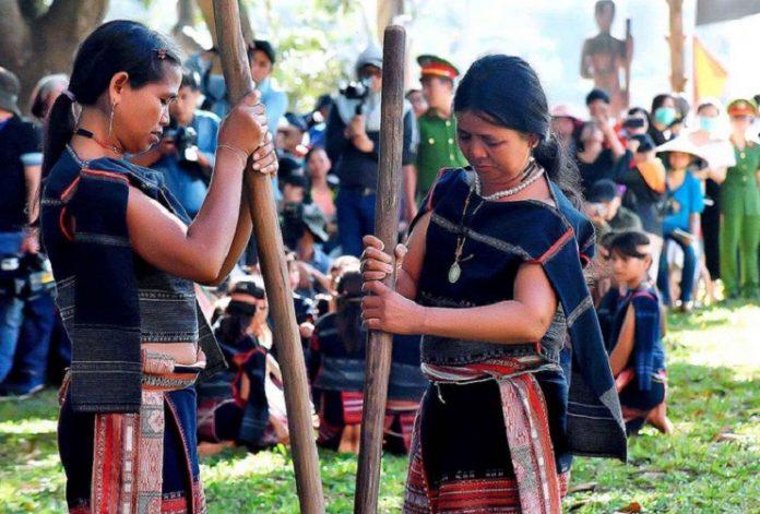Người dân Ba Na vẫn giữ nét văn hóa truyền thống. (Ảnh: Internet)