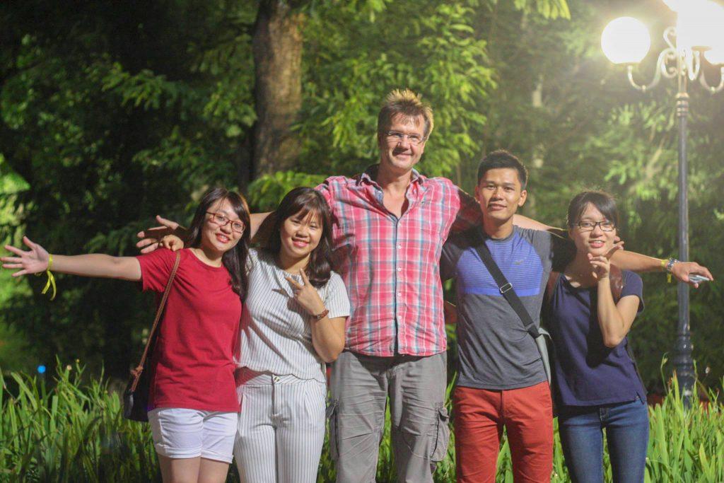 12 điều người nước ngoài không thích về Việt Nam: Đừng để mất điểm với bạn  bè quốc tế - BlogAnChoi