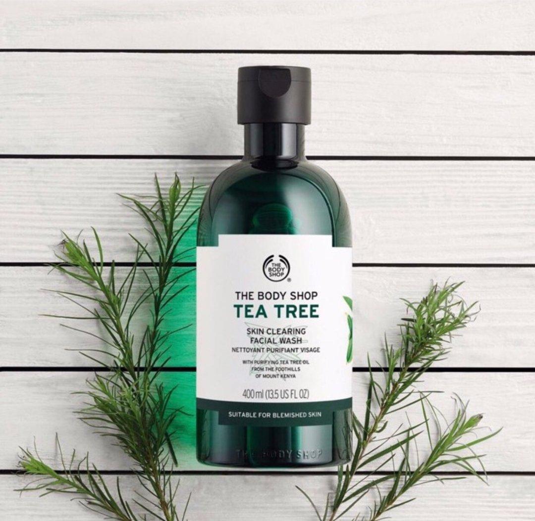 Sữa rửa mặt chiết xuất tràm trà The Body Shop Tea Tree Skin Clearing Facial Wash (Ảnh: Internet).