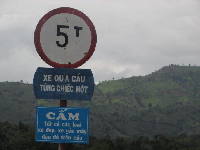Rào cản ngôn ngữ gây khó khăn cho người nước ngoài khi đến Việt Nam. (Ảnh: Internet)