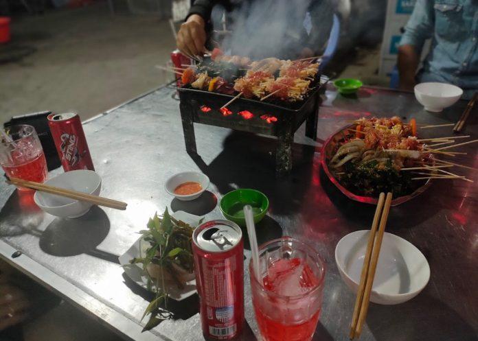 Xiên nướng khói của quán. (Ảnh: Internet)