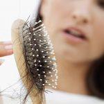 Rụng tóc là một trong những tác dụng phụ của thiếu kẽm ( Nguồn: Internet)