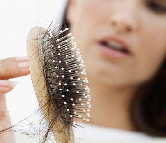 Rụng tóc là một trong những tác dụng phụ của thiếu kẽm ( Nguồn: Internet)